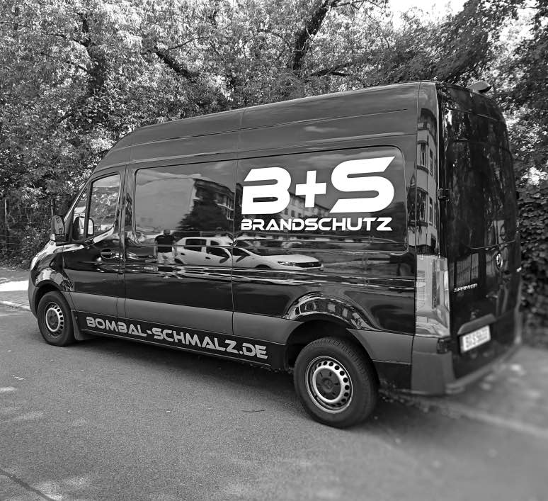 Transporter der Firma B+S aus Berlin